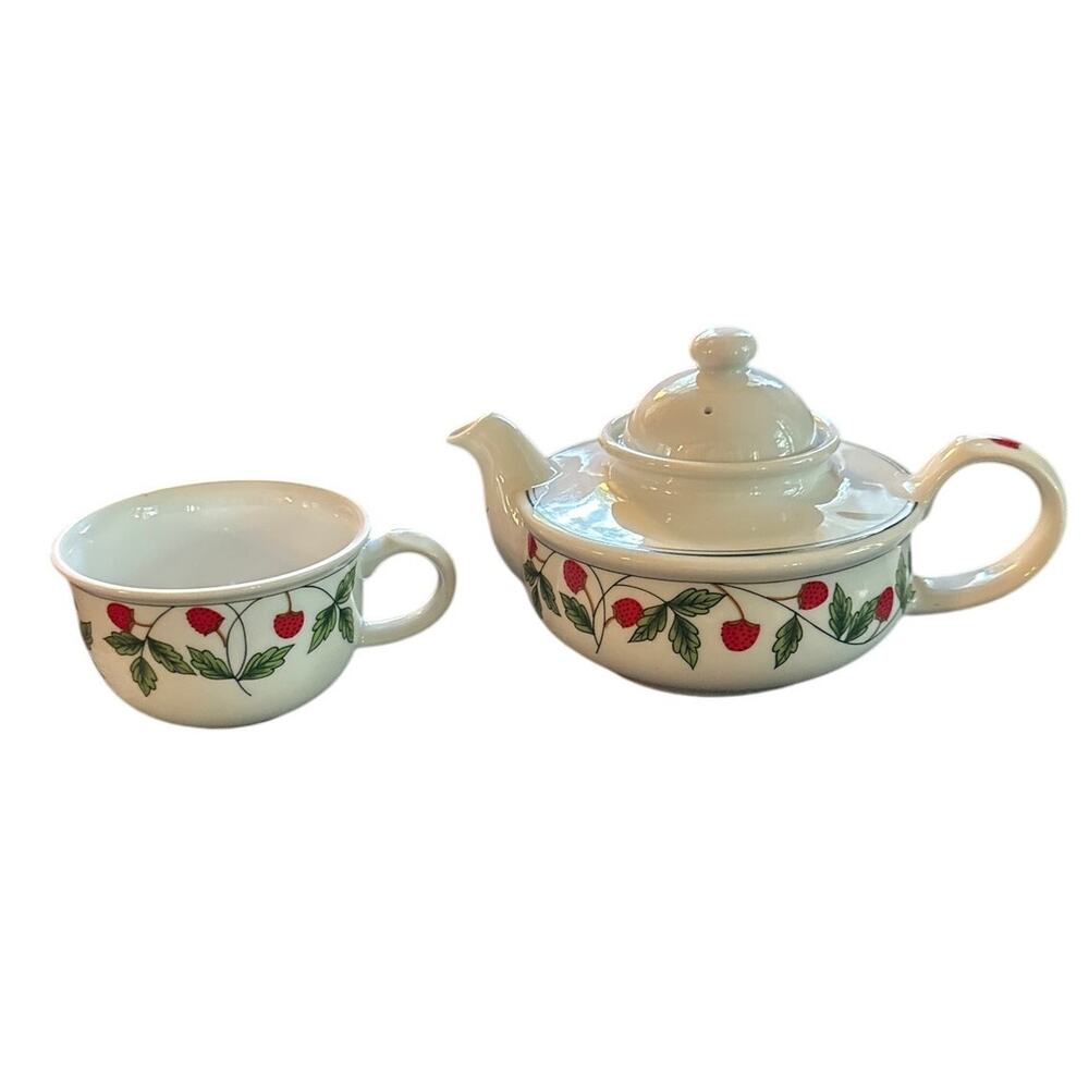Toscany Collection Japan Ceramic Teapot Tea For One Cup Tea Set Strawberry Field